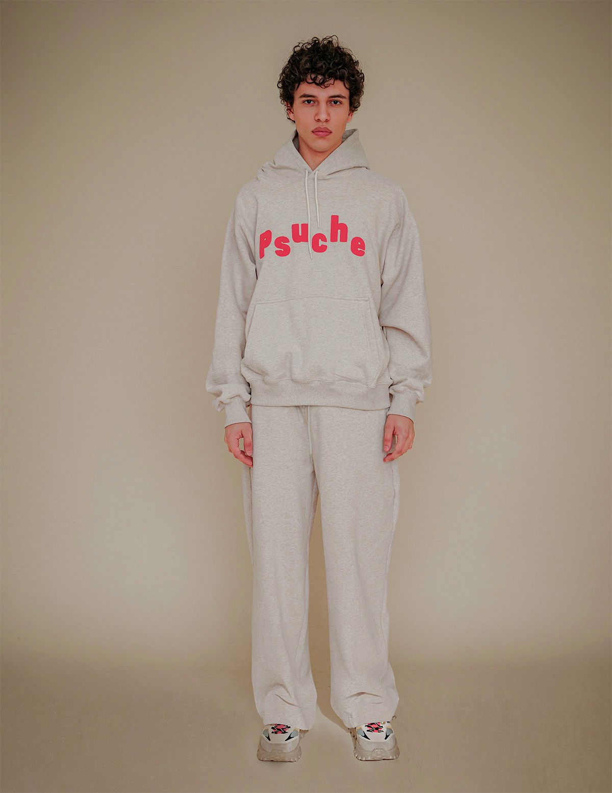 프쉬케(PSUCHE) LOGO OVERFIT HODDIE_MELANGE CREAM