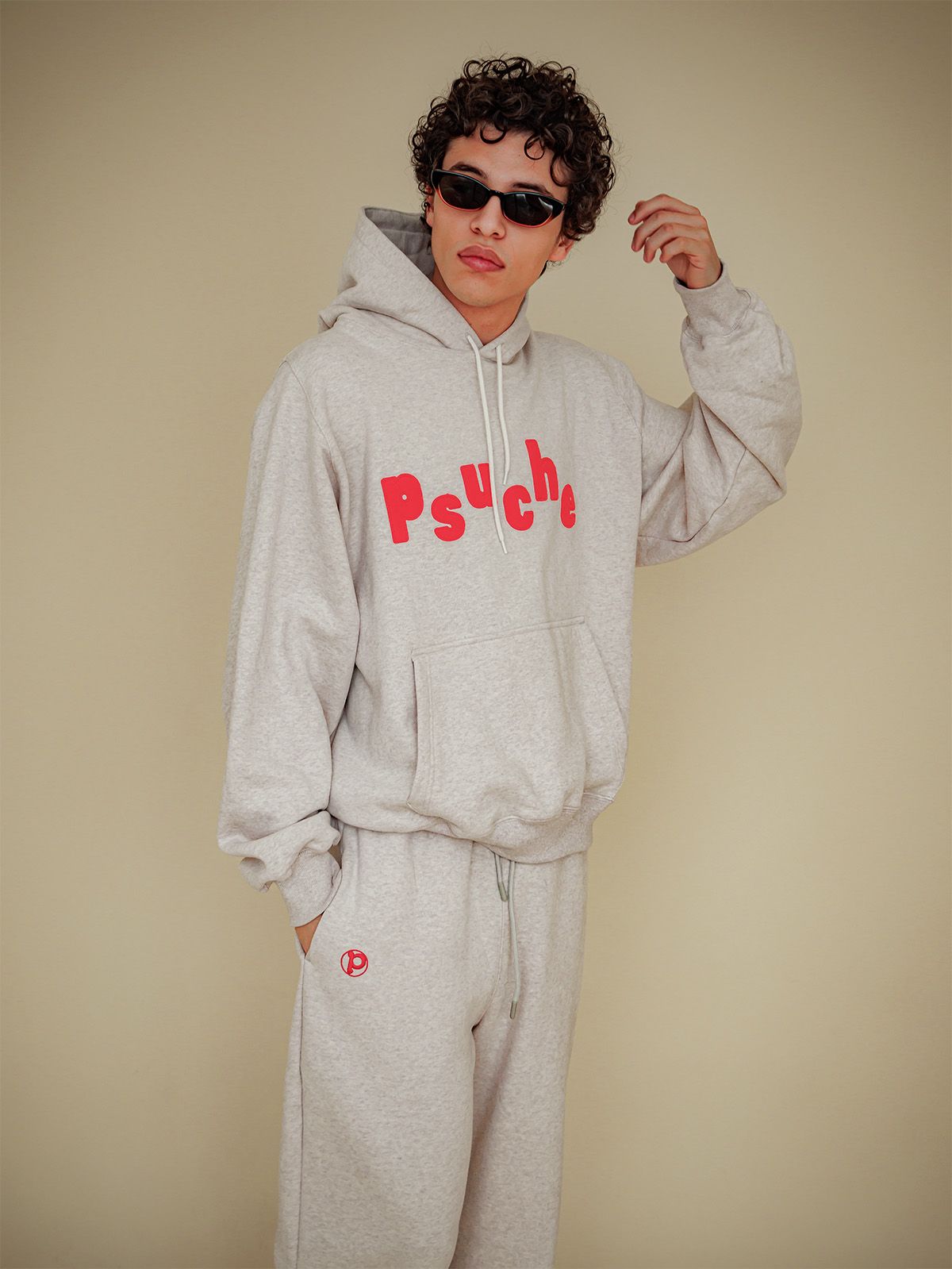 프쉬케(PSUCHE) LOGO OVERFIT HODDIE_MELANGE CREAM