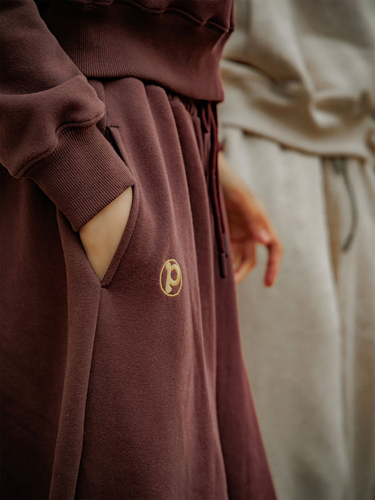 프쉬케(PSUCHE) 2WAY OVERFIT SWEATPANTS_BURGUNDY BROWN