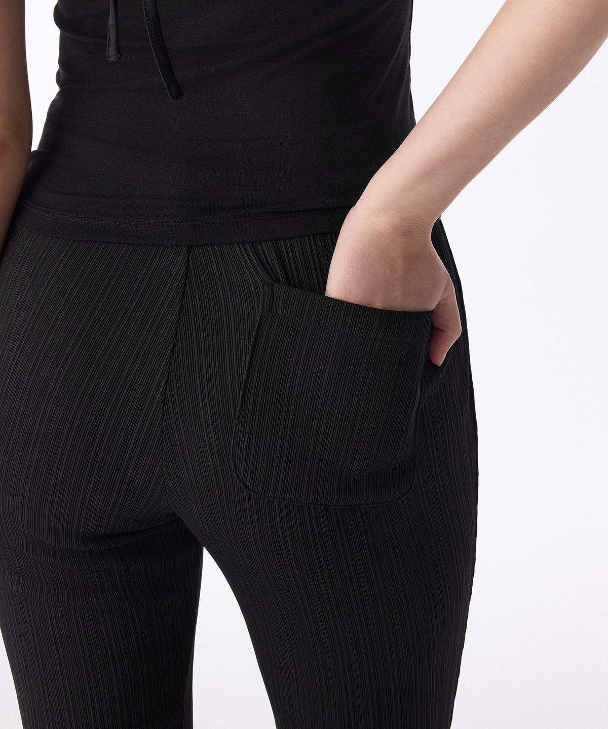 무신사 스탠다드 우먼(MUSINSA STANDARD WOMAN) 우먼즈 버티컬 텍스처 사이드 버튼 저지 팬츠 [블랙]