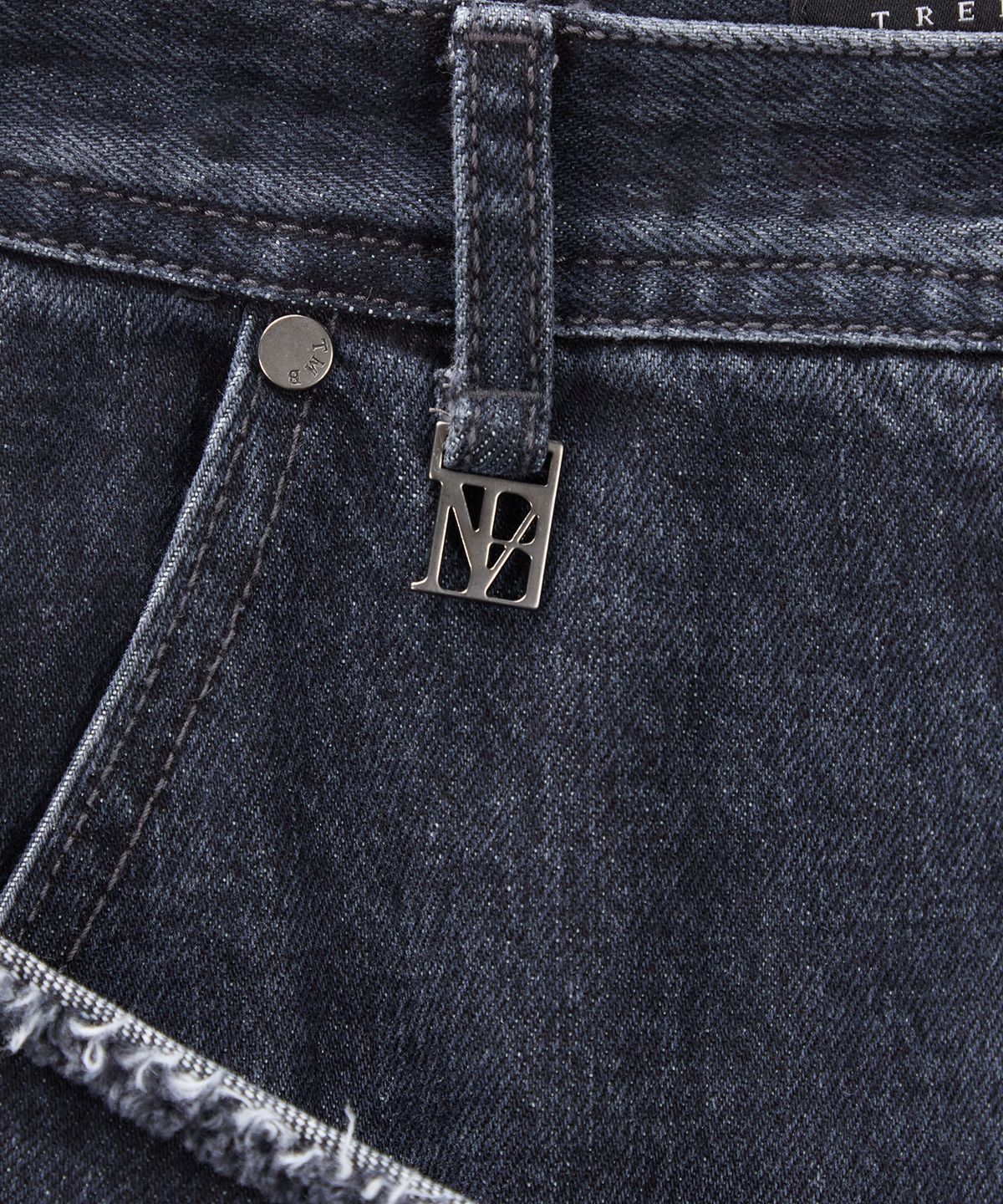 트리밍버드(TREEMINGBIRD) Layered Wrap Skirt Denim Cargo Pants [ Dark navy ]