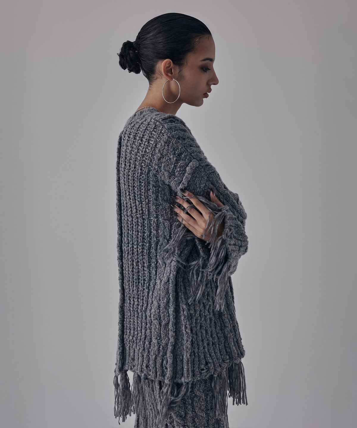 트리밍버드(TREEMINGBIRD) Wool Damage Tassel Knit Set-Up Pullover [ Gray ]