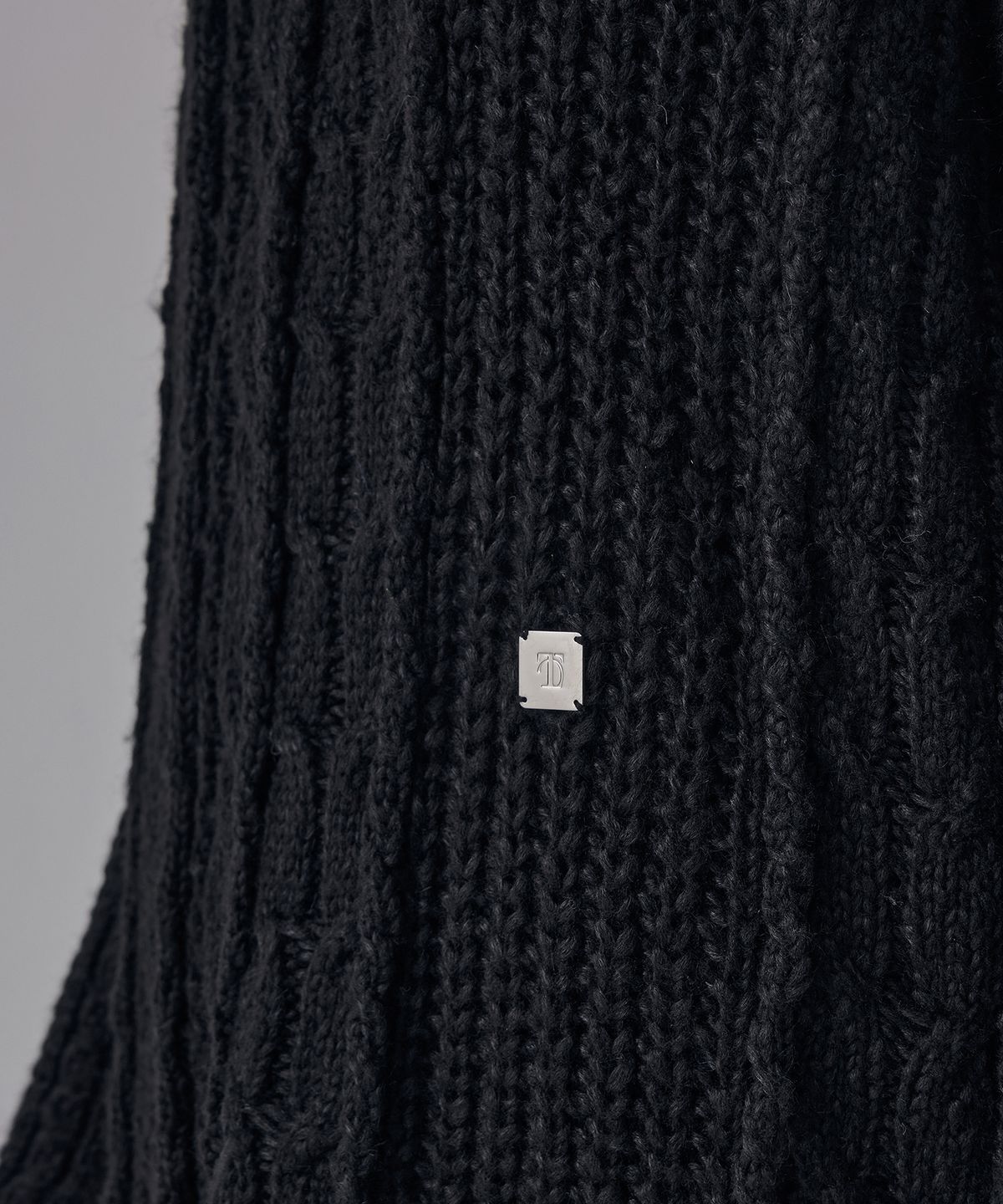 트리밍버드(TREEMINGBIRD) Wool Damage Tassel Knit Set-Up Pullover [ Black ]