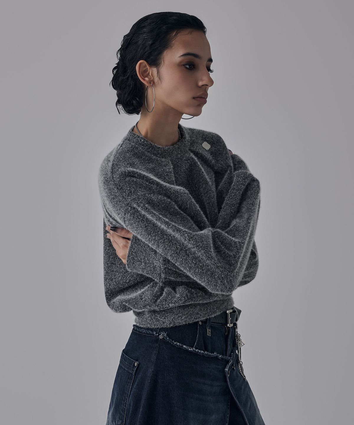 트리밍버드(TREEMINGBIRD) Hairy Pin Tuck Sweat Shirt [ Charcoal ]