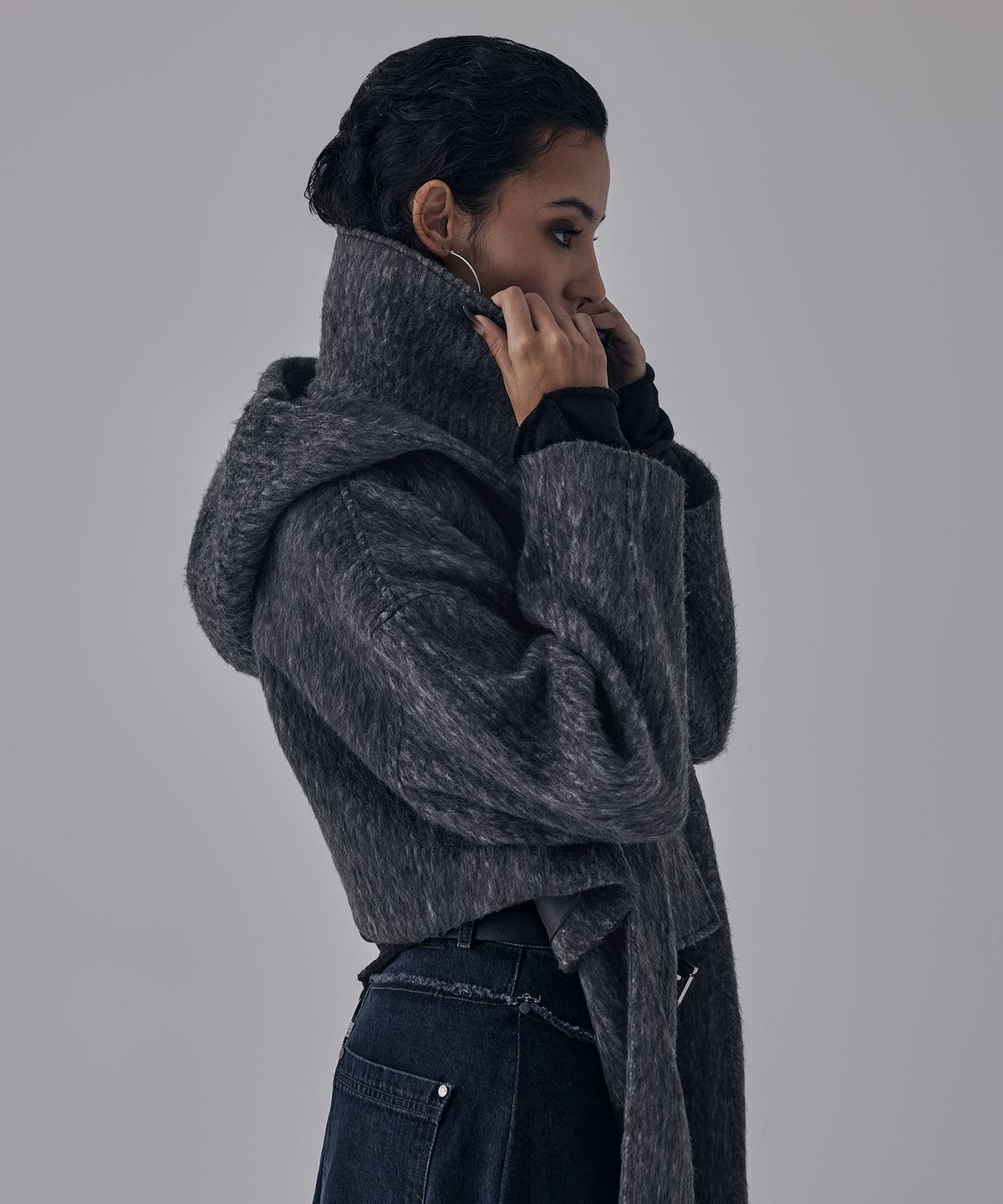 트리밍버드(TREEMINGBIRD) Hairy Hoddie Muffler Set-up Crop Coat [ Charcoal ]