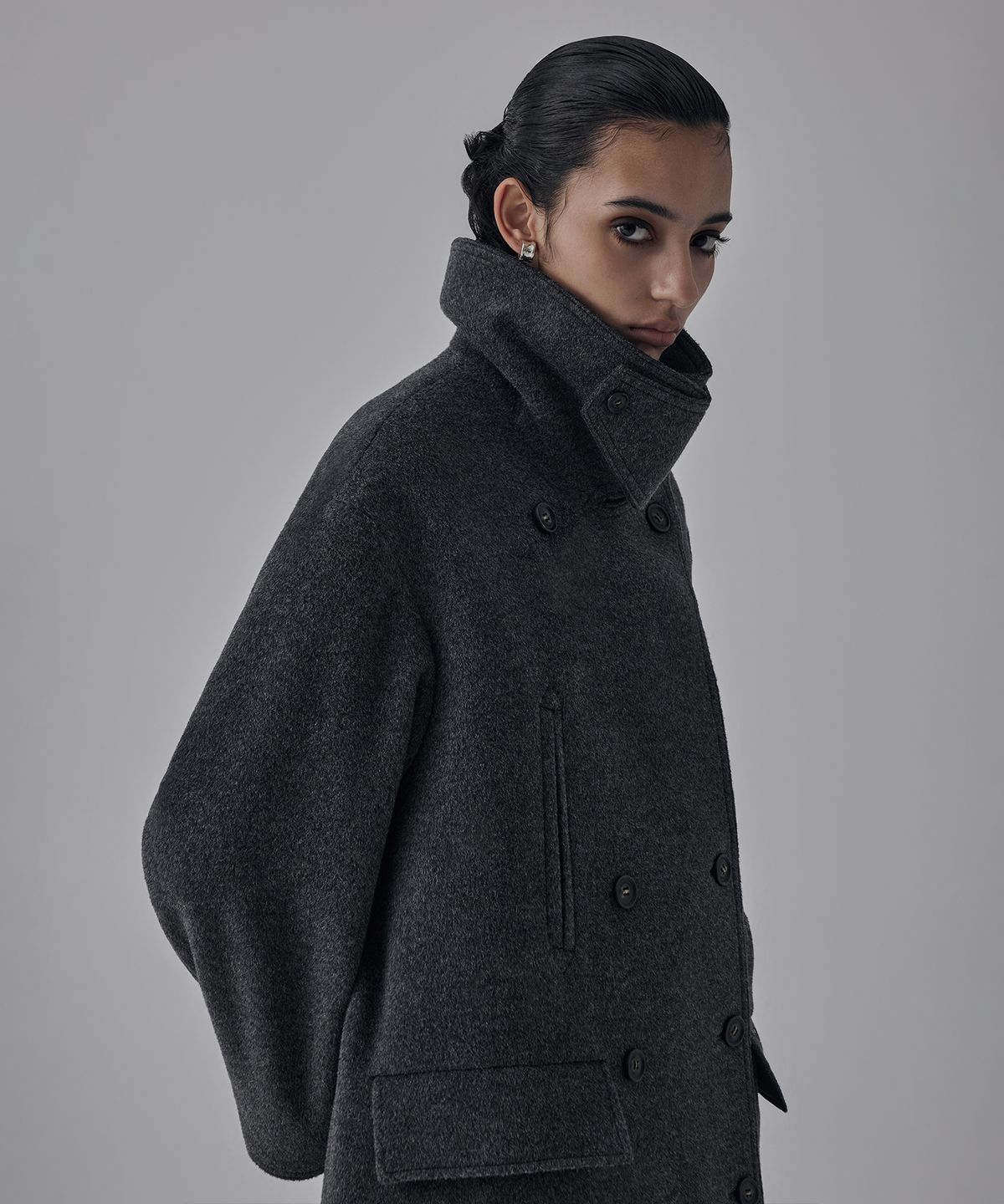 트리밍버드(TREEMINGBIRD) High Neck Double Button Wool Long Coat [ Charcoal ]