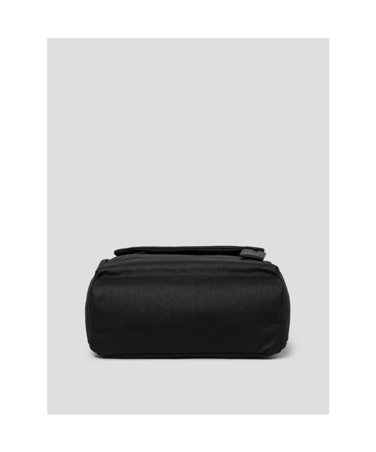 빈폴 액세서리(BEANPOLE ACCESSORY) 디노 미디엄 플랩 백팩 - 블랙