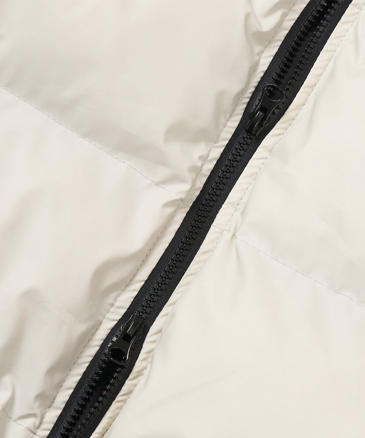 테네르(TENER) Patch Leather Padded-White