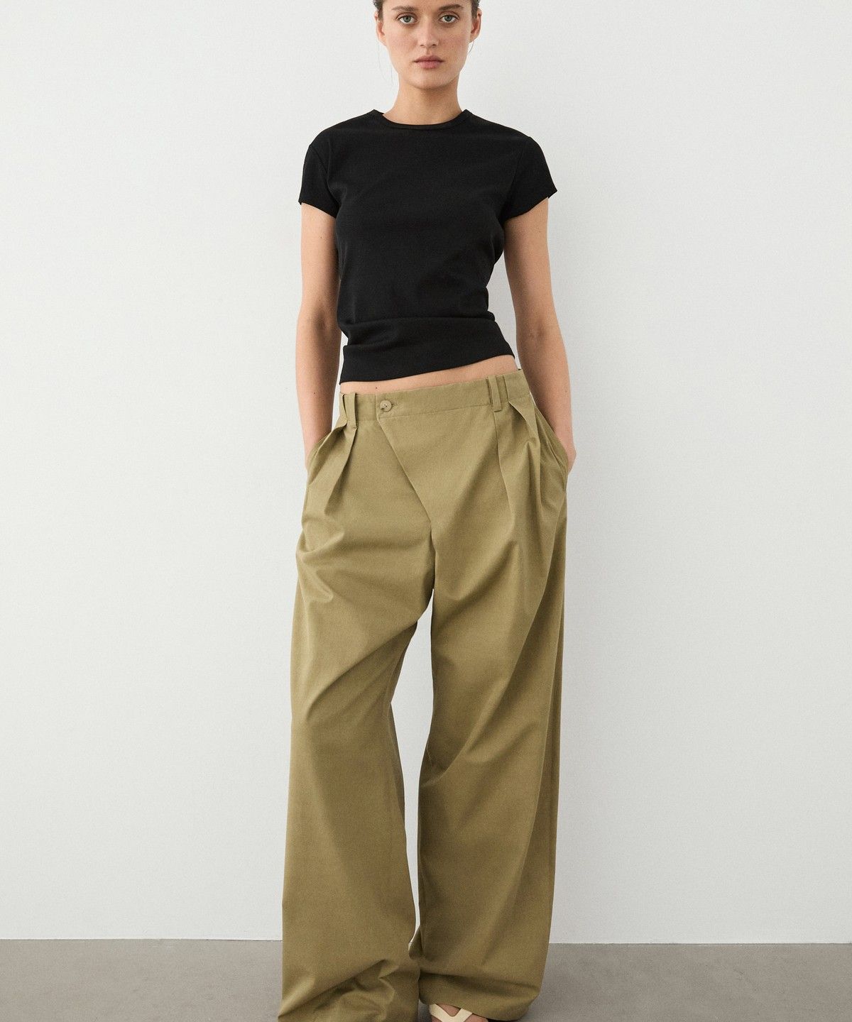 마시모두띠(MASSIMO DUTTI) 100% 머서라이즈드 코튼 반팔 티셔츠