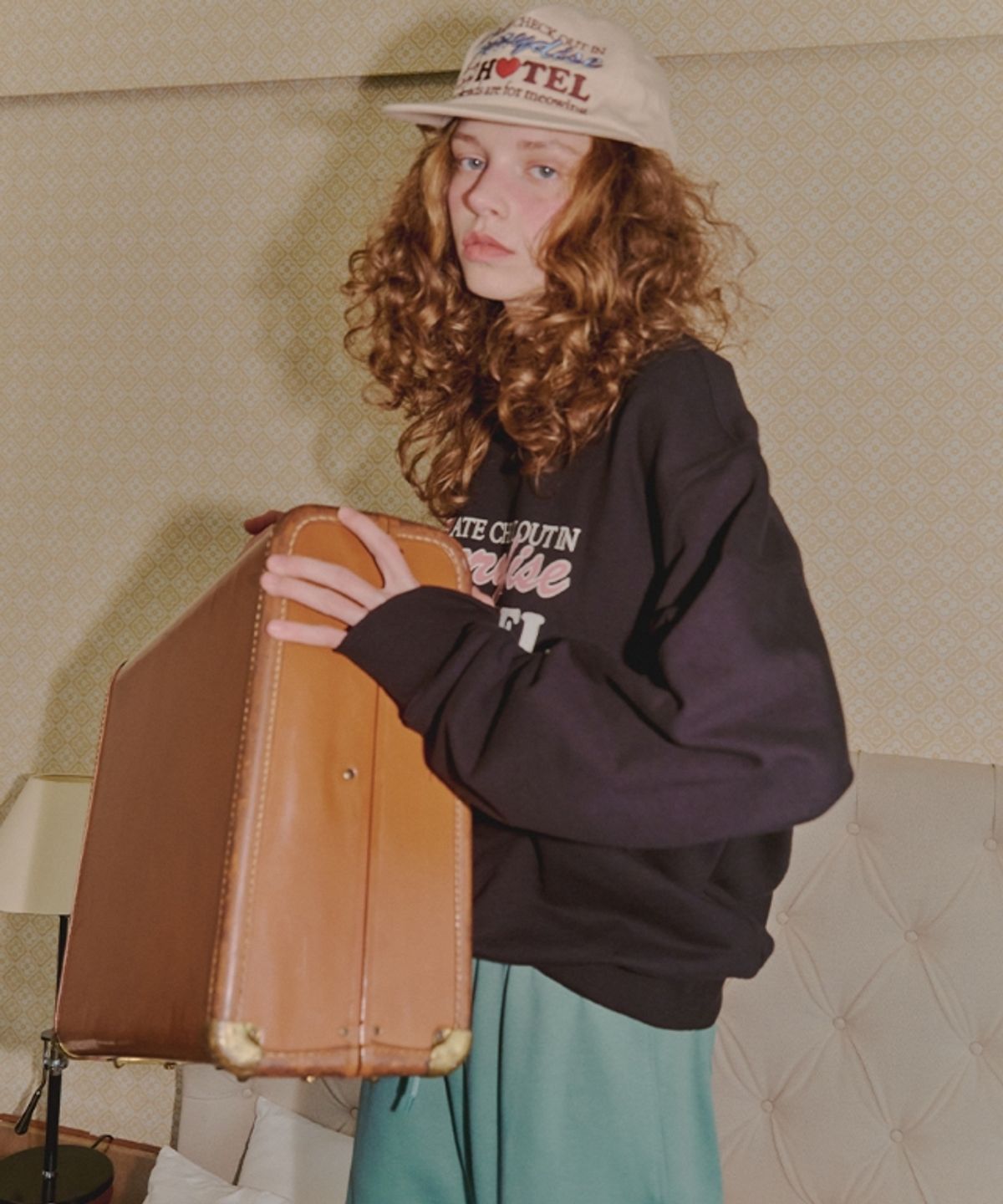 론론(RONRON) FURRYDISE SWEATSHIRTS BLACK