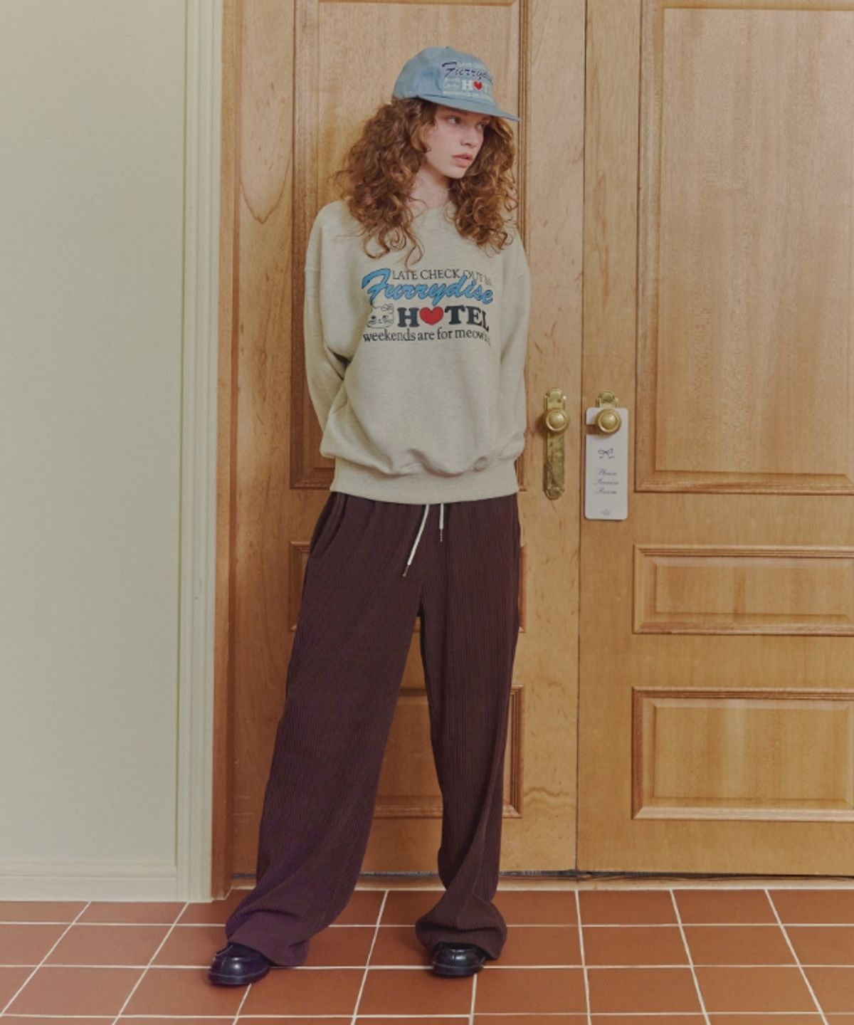 론론(RONRON) STITCH CORDUROY TRACK PANTS BROWN