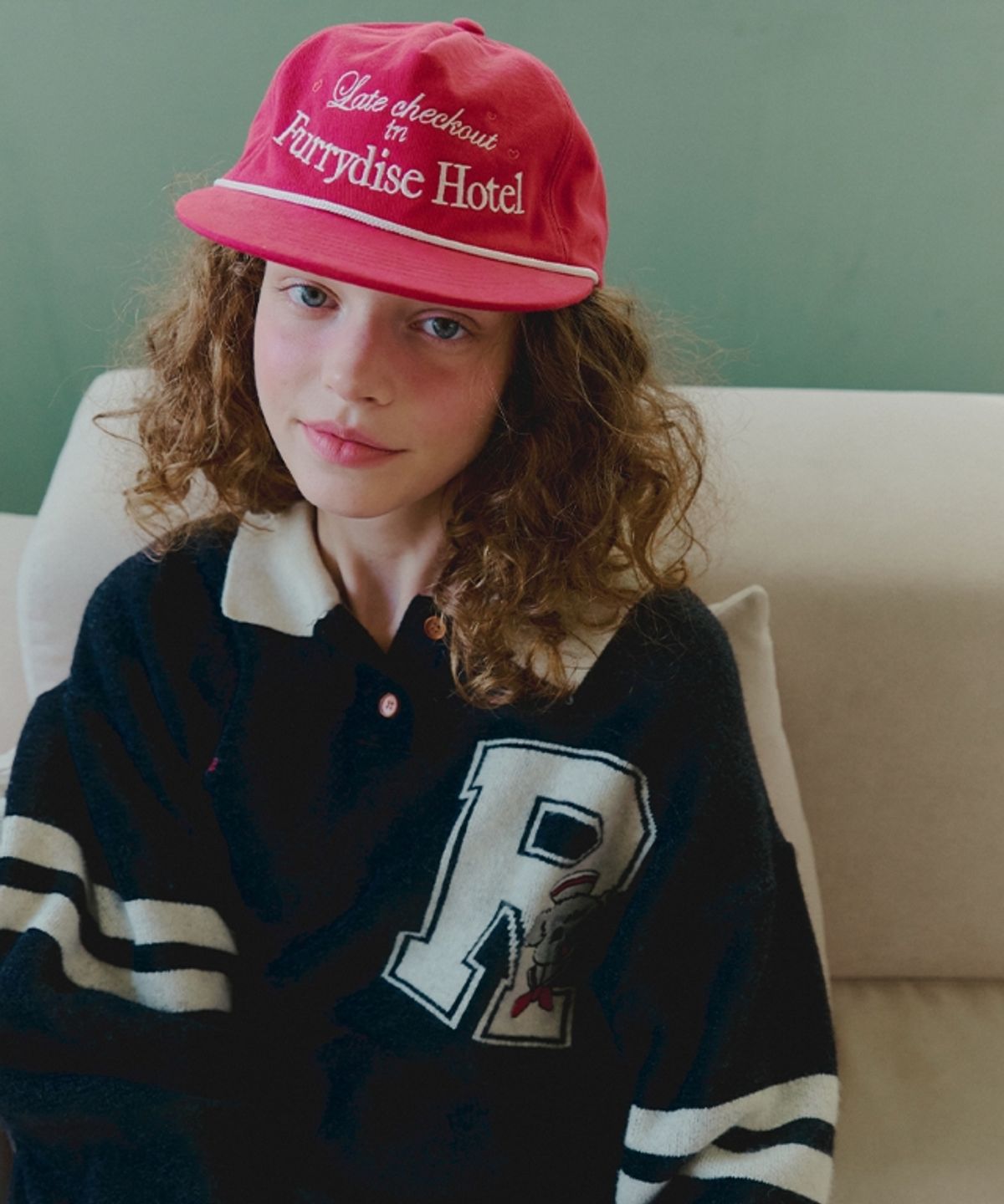론론(RONRON) LATE CHECK-OUT LETTERING BALL CAP RED