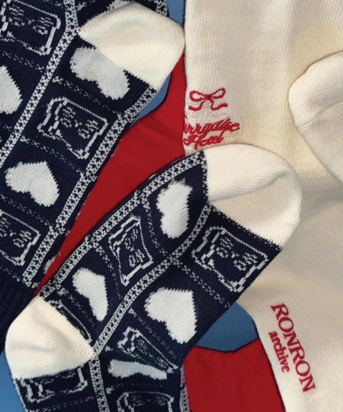 론론(RONRON) FURRY FRIENDS SOCKS NAVY