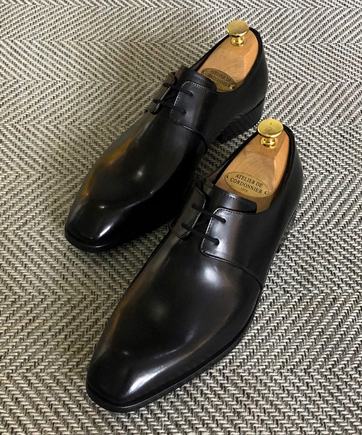조앤슈(JOENSHOE) 헤리티지 모던 홀컷 옥스퍼드 블랙