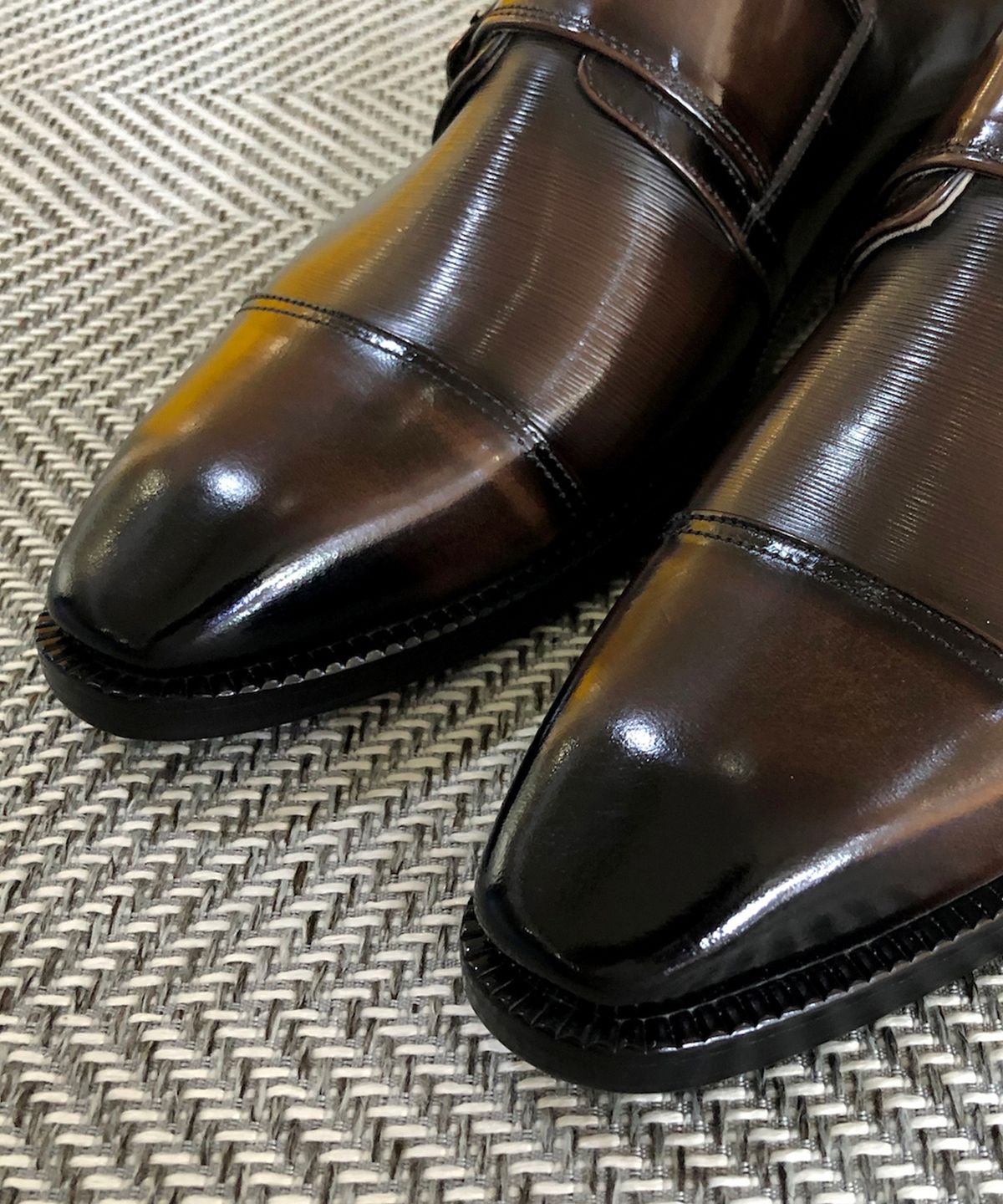 조앤슈(JOENSHOE) 러셀 클래식 더블 몽크스트랩 빗살 다크브라운