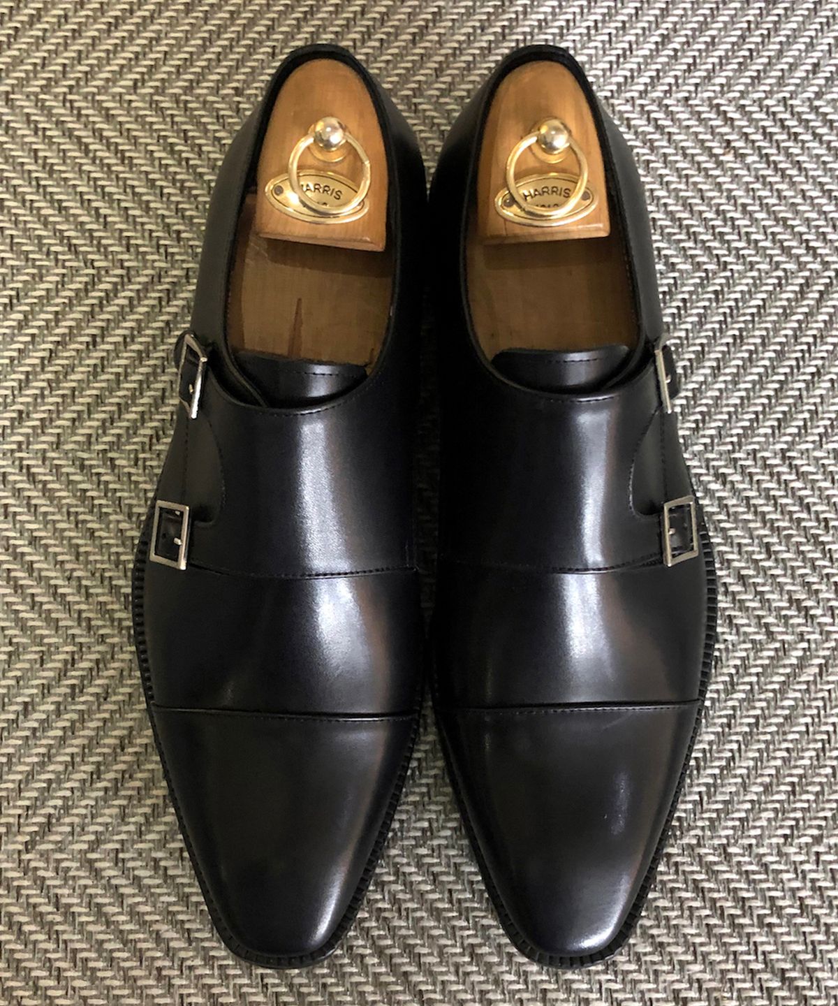 조앤슈(JOENSHOE) 르누아르 실버버클 몽크스트랩 블랙