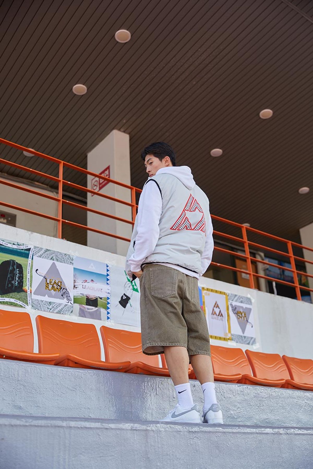 리드로(LEADRAW) 핑거프린트 리버시블 패딩 베스트 _ 화이트