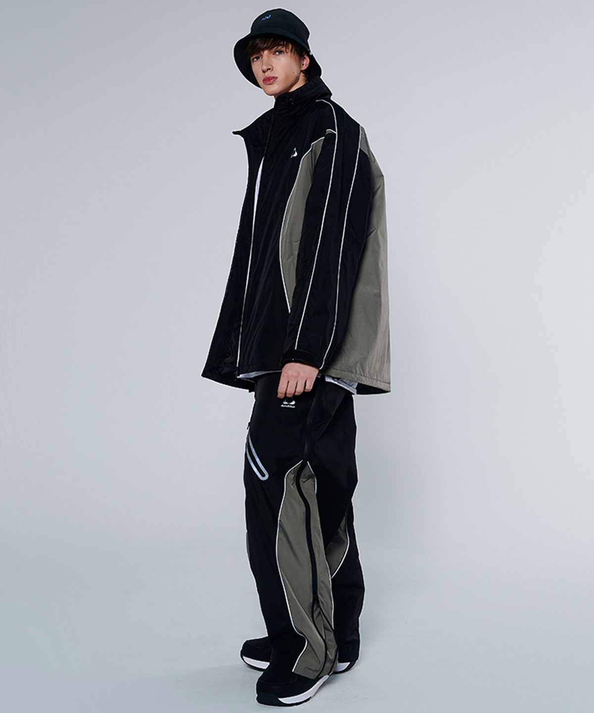 돌아우터웨어(DOLL OUTERWEAR) [DOLL X DUMDIDUM] 2425 페이드 자켓&팬츠 보드복 세트 BLACK GRAY 남녀공용