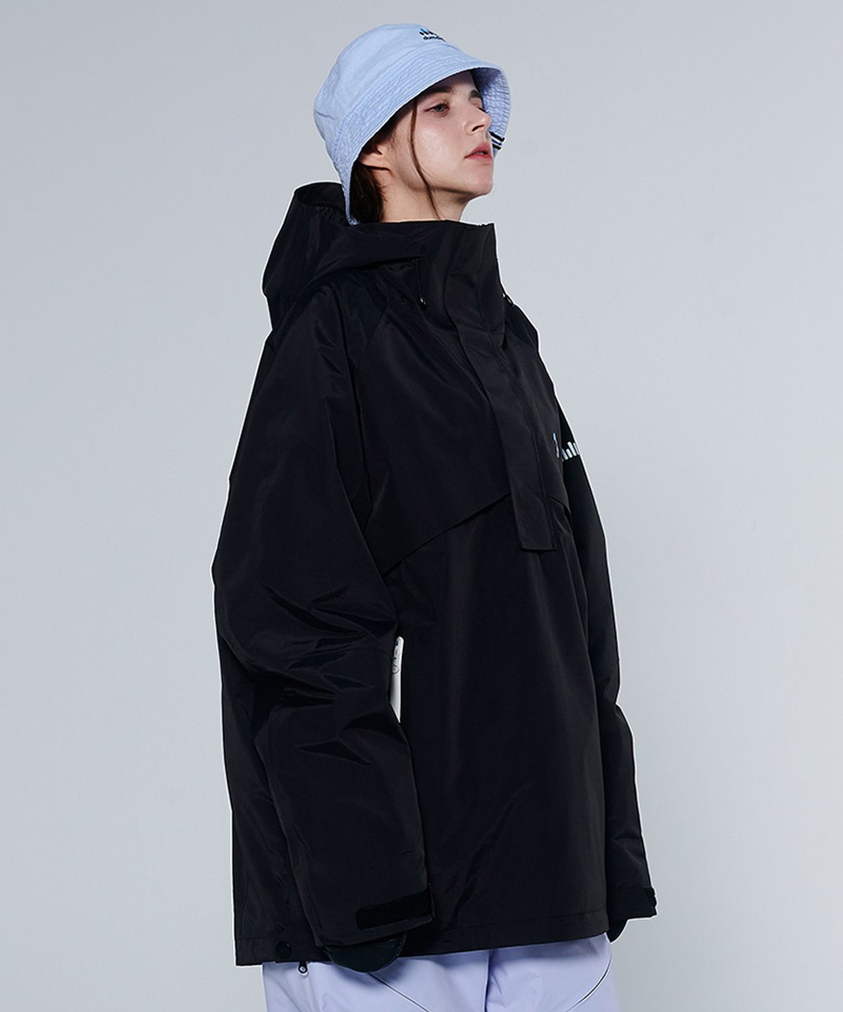 돌아우터웨어(DOLL OUTERWEAR) [DOLL X DUMDIDUM] 2425 스피카 보드복 아노락 자켓 BLACK 남녀공용