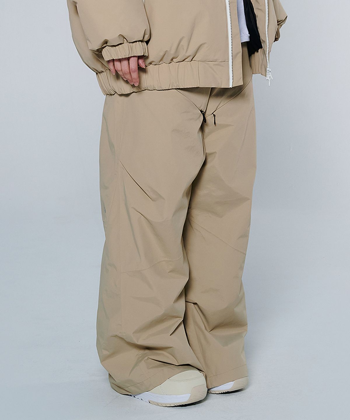 돌아우터웨어(DOLL OUTERWEAR) [DOLL X DUMDIDUM] 2425 스피카 보드복 팬츠 BEIGE 남녀공용