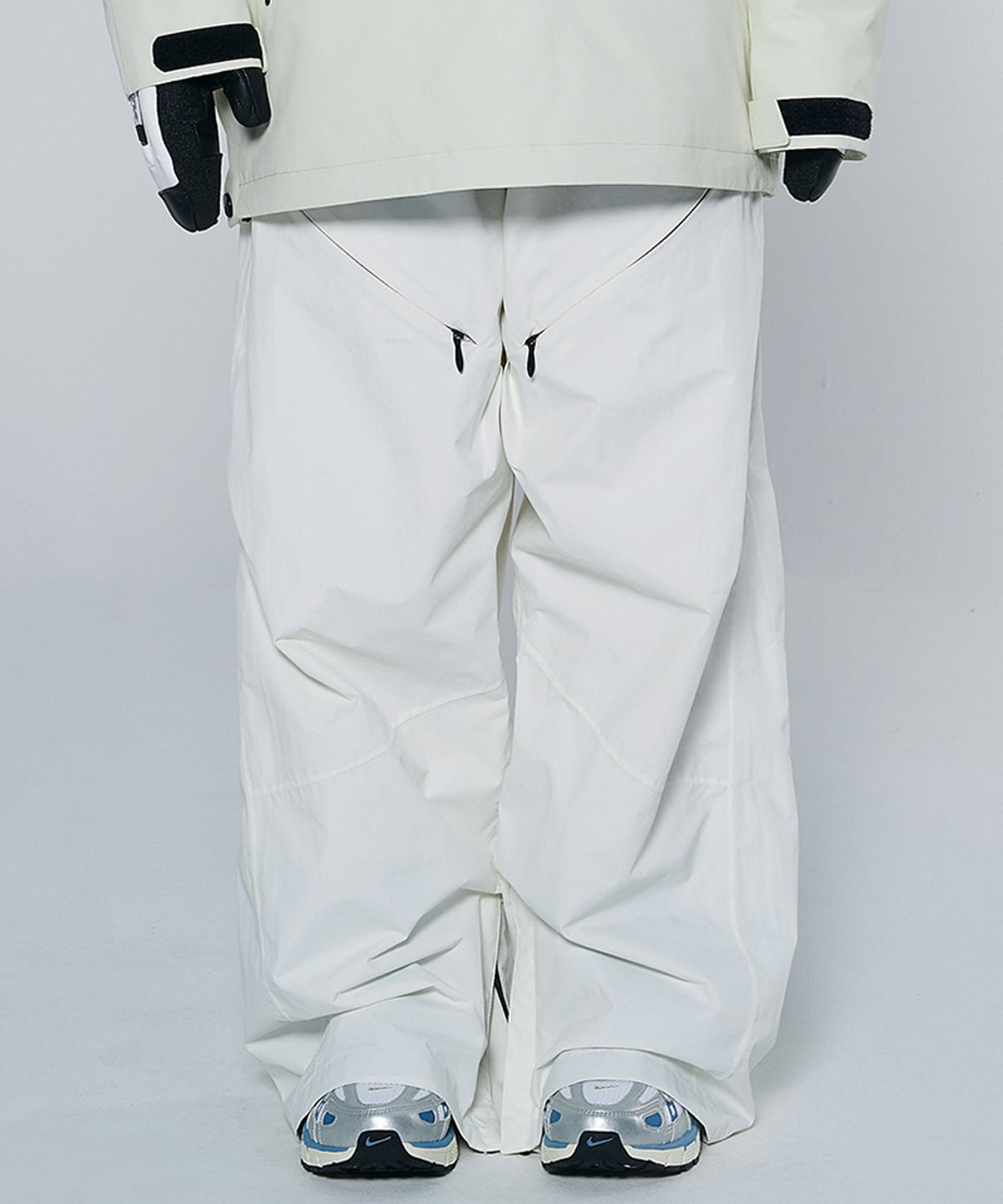 돌아우터웨어(DOLL OUTERWEAR) [DOLL X DUMDIDUM] 2425 스피카 보드복 팬츠 WHITE 남녀공용