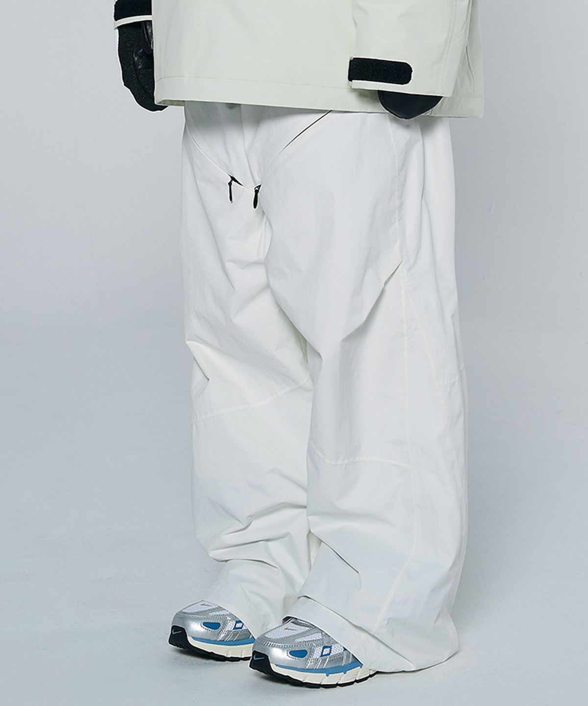돌아우터웨어(DOLL OUTERWEAR) [DOLL X DUMDIDUM] 2425 스피카 보드복 팬츠 WHITE 남녀공용