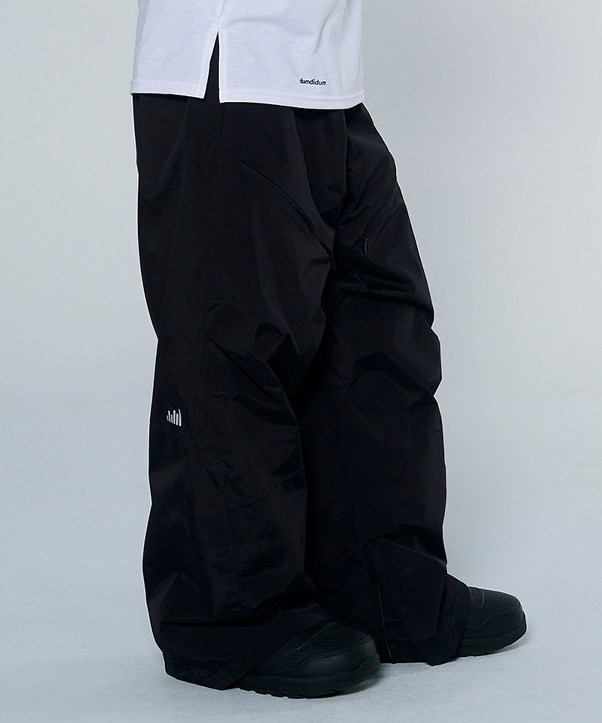 돌아우터웨어(DOLL OUTERWEAR) [DOLL X DUMDIDUM] 2425 스피카 보드복 팬츠 BLACK 남녀공용