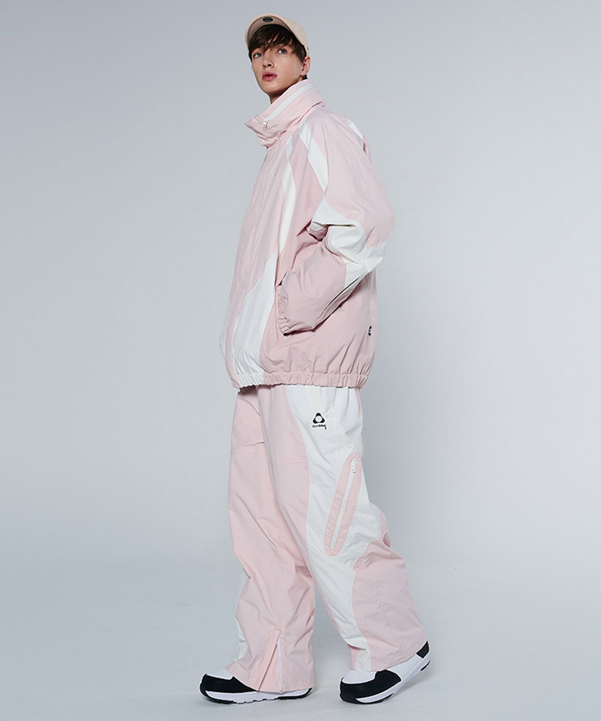 돌아우터웨어(DOLL OUTERWEAR) [DOLL X DUMDIDUM] 2425 알타 자켓&팬츠 보드복 세트 PINK 남녀공용