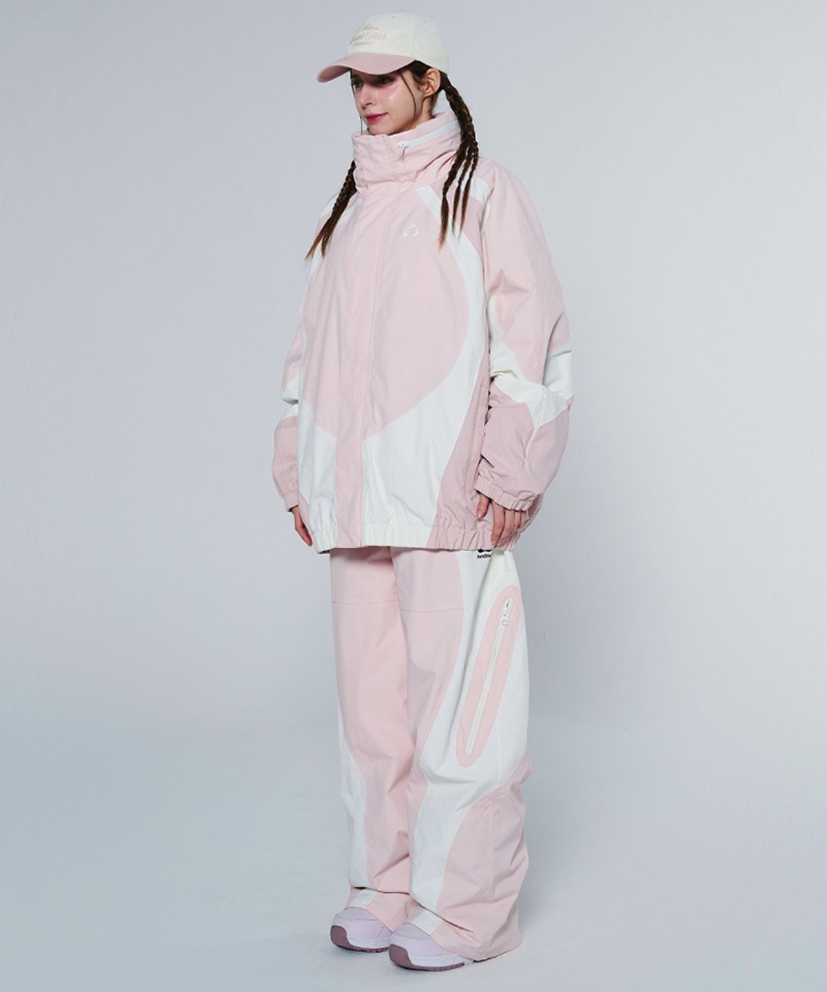 돌아우터웨어(DOLL OUTERWEAR) [DOLL X DUMDIDUM] 2425 알타 자켓&팬츠 보드복 세트 PINK 남녀공용