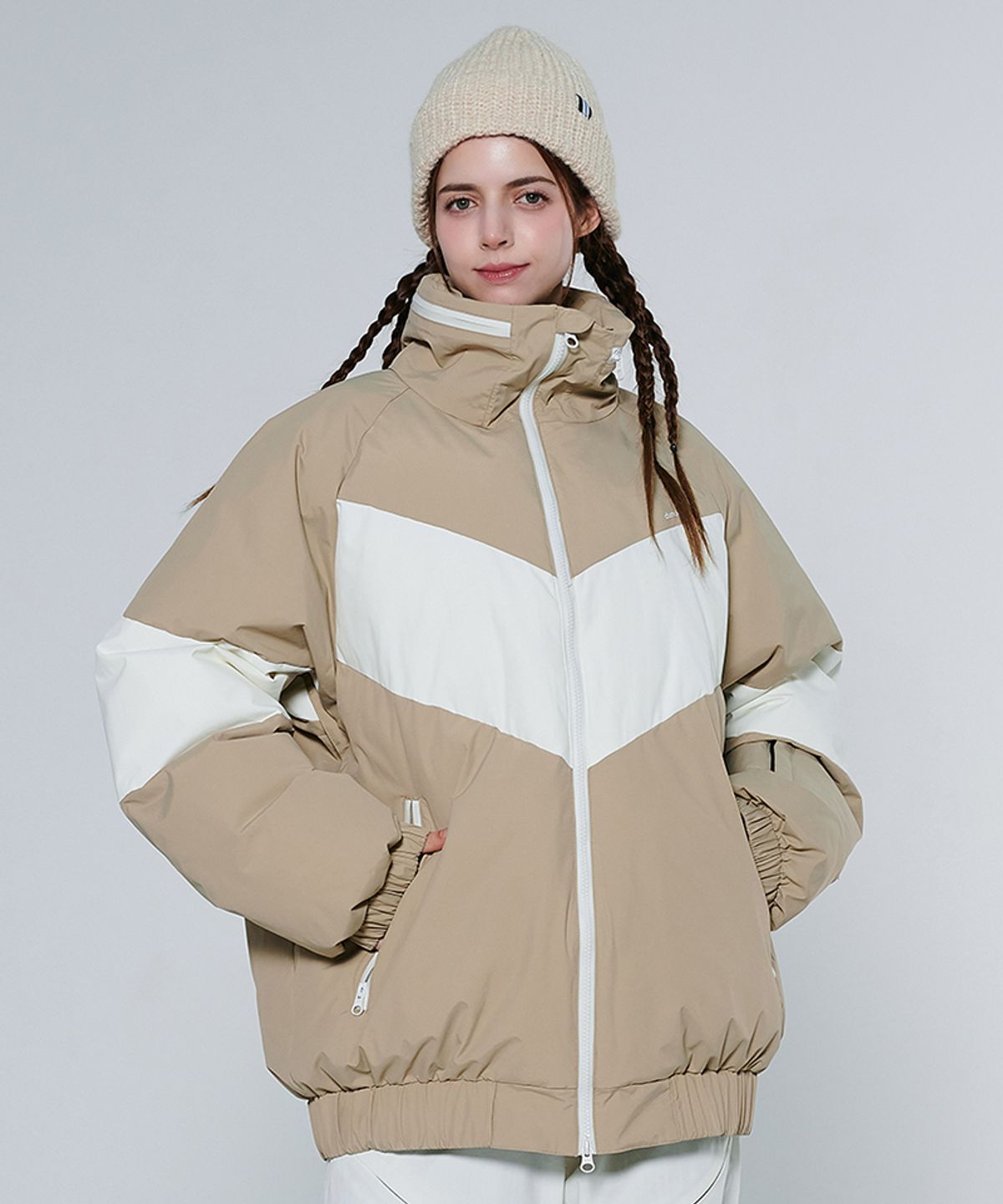 돌아우터웨어(DOLL OUTERWEAR) [DOLL X DUMDIDUM] 2425 베라 보드복 패딩 자켓 BEIGE 남녀공용