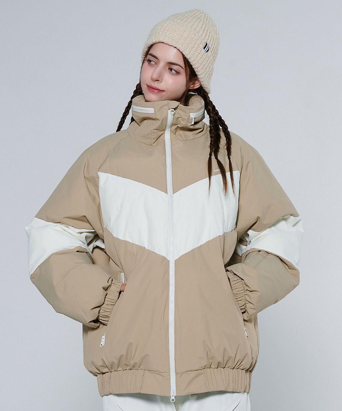 돌아우터웨어(DOLL OUTERWEAR) [DOLL X DUMDIDUM] 2425 베라 보드복 패딩 자켓 BEIGE 남녀공용