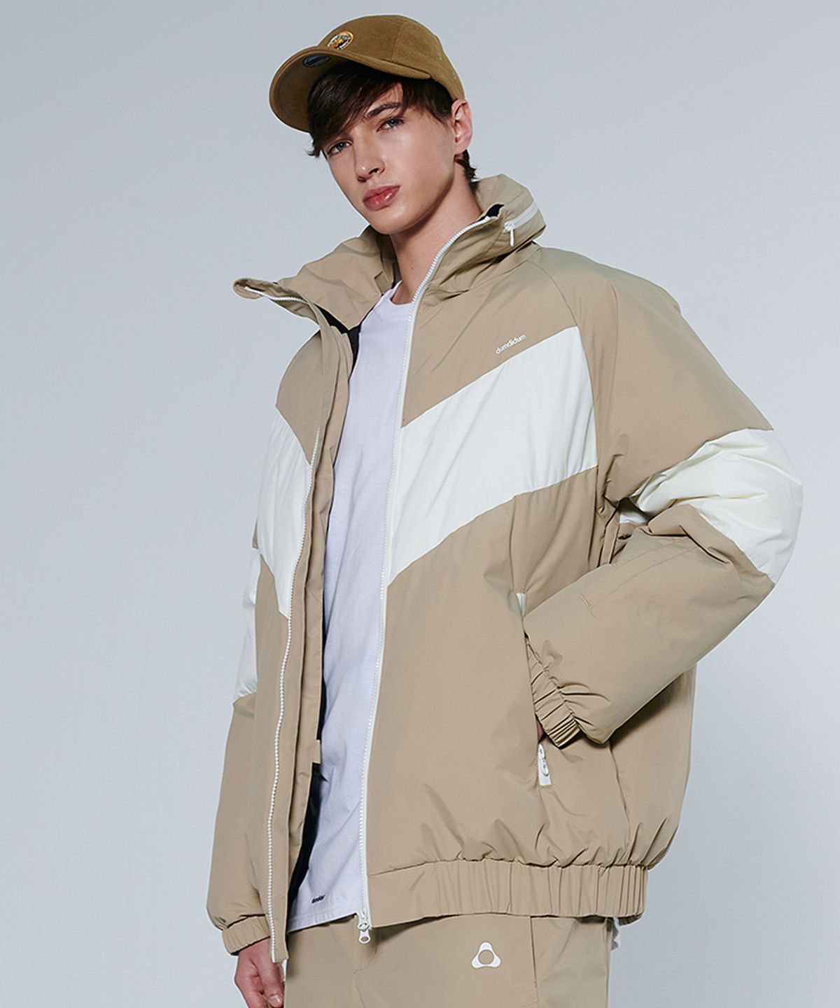 돌아우터웨어(DOLL OUTERWEAR) [DOLL X DUMDIDUM] 2425 베라 보드복 패딩 자켓 BEIGE 남녀공용