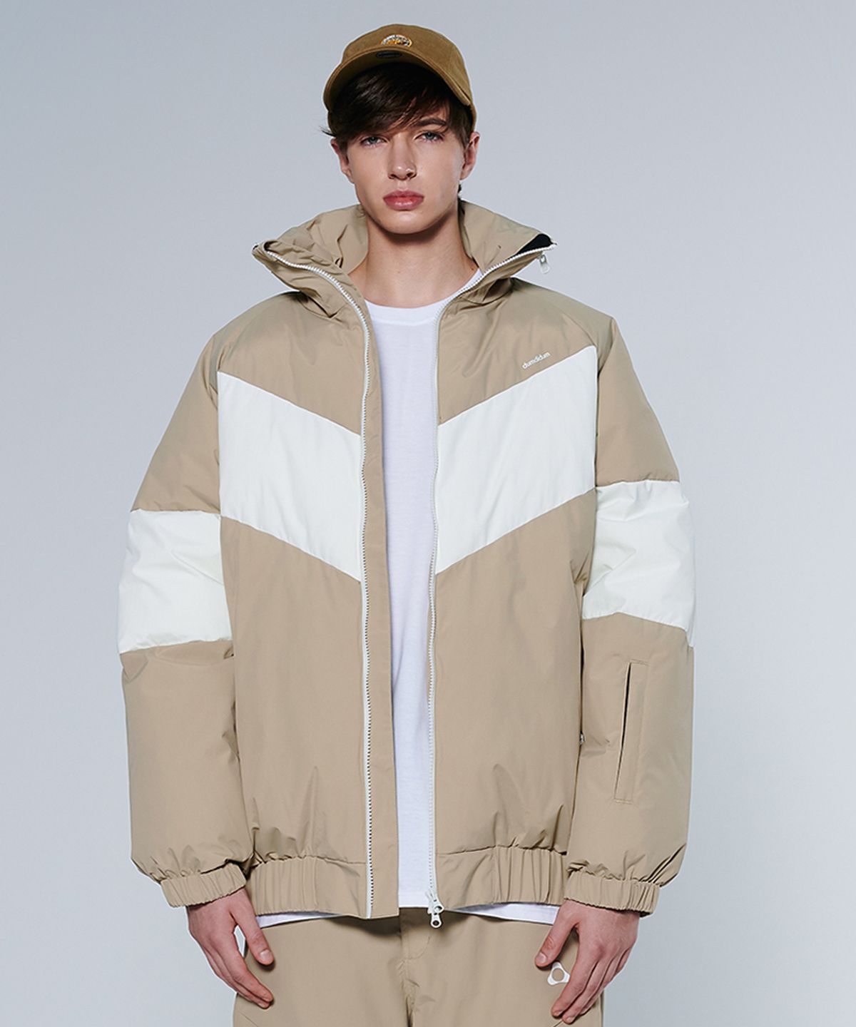 돌아우터웨어(DOLL OUTERWEAR) [DOLL X DUMDIDUM] 2425 베라 보드복 패딩 자켓 BEIGE 남녀공용