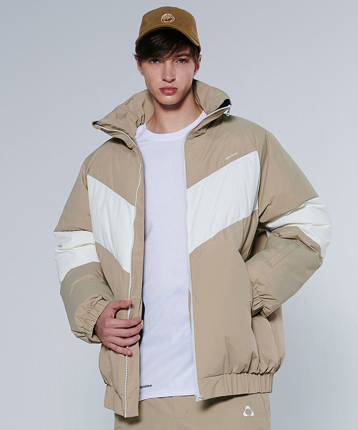 돌아우터웨어(DOLL OUTERWEAR) [DOLL X DUMDIDUM] 2425 베라 보드복 패딩 자켓 BEIGE 남녀공용