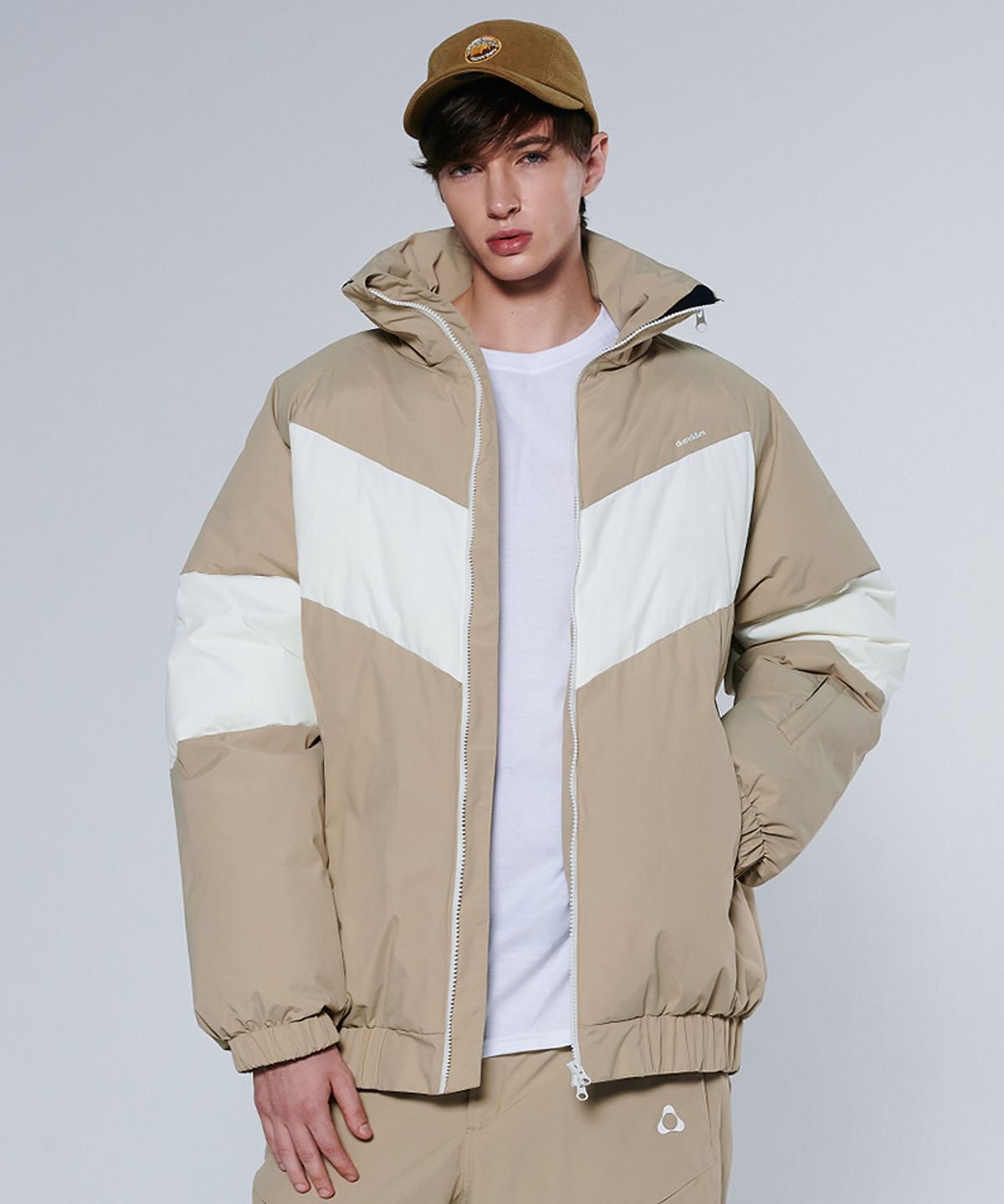 돌아우터웨어(DOLL OUTERWEAR) [DOLL X DUMDIDUM] 2425 베라 보드복 패딩 자켓 BEIGE 남녀공용