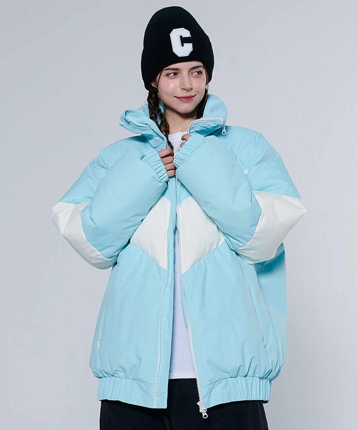 돌아우터웨어(DOLL OUTERWEAR) [DOLL X DUMDIDUM] 2425 베라 보드복 패딩 자켓 SKY BLUE 남녀공용