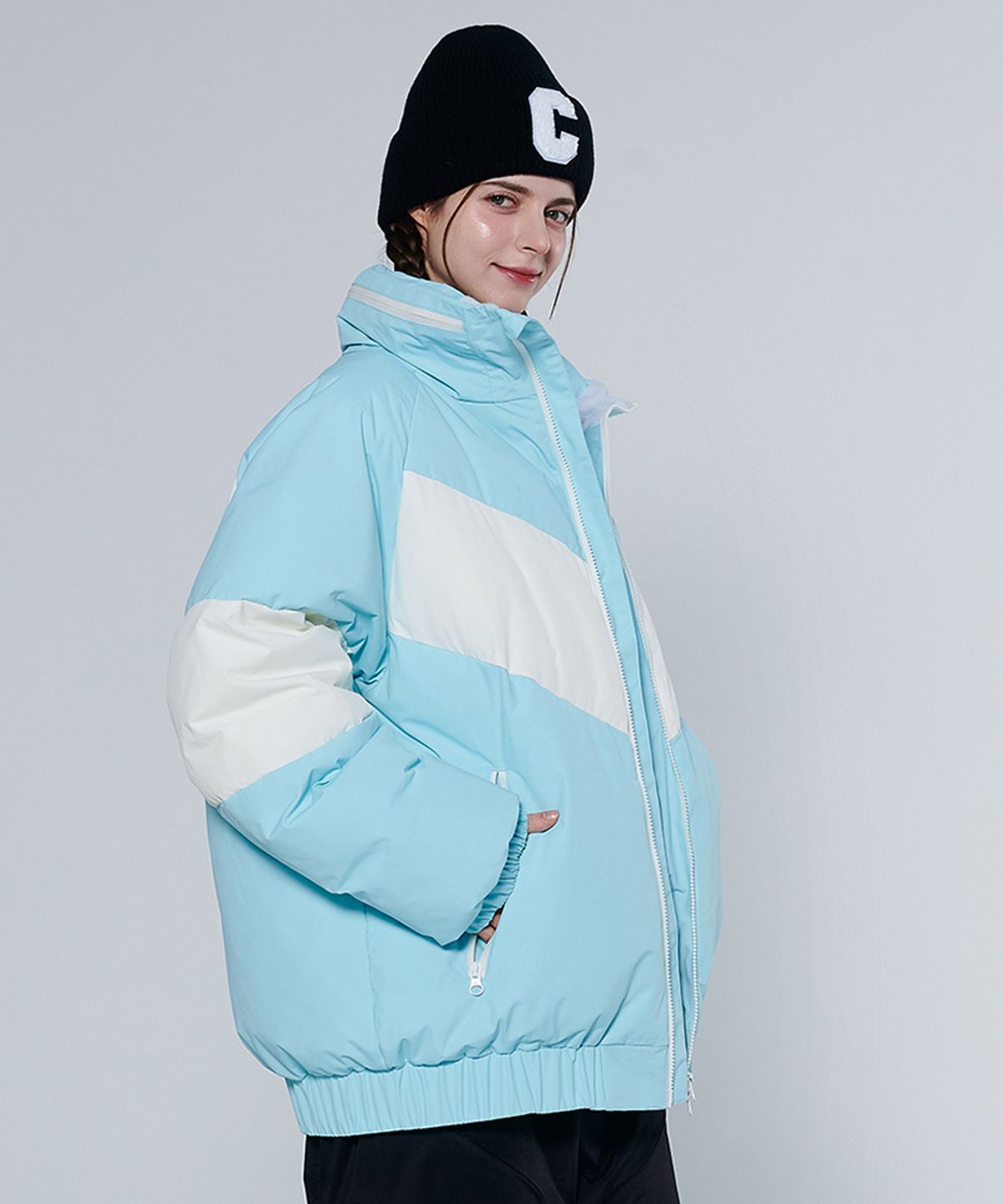 돌아우터웨어(DOLL OUTERWEAR) [DOLL X DUMDIDUM] 2425 베라 보드복 패딩 자켓 SKY BLUE 남녀공용
