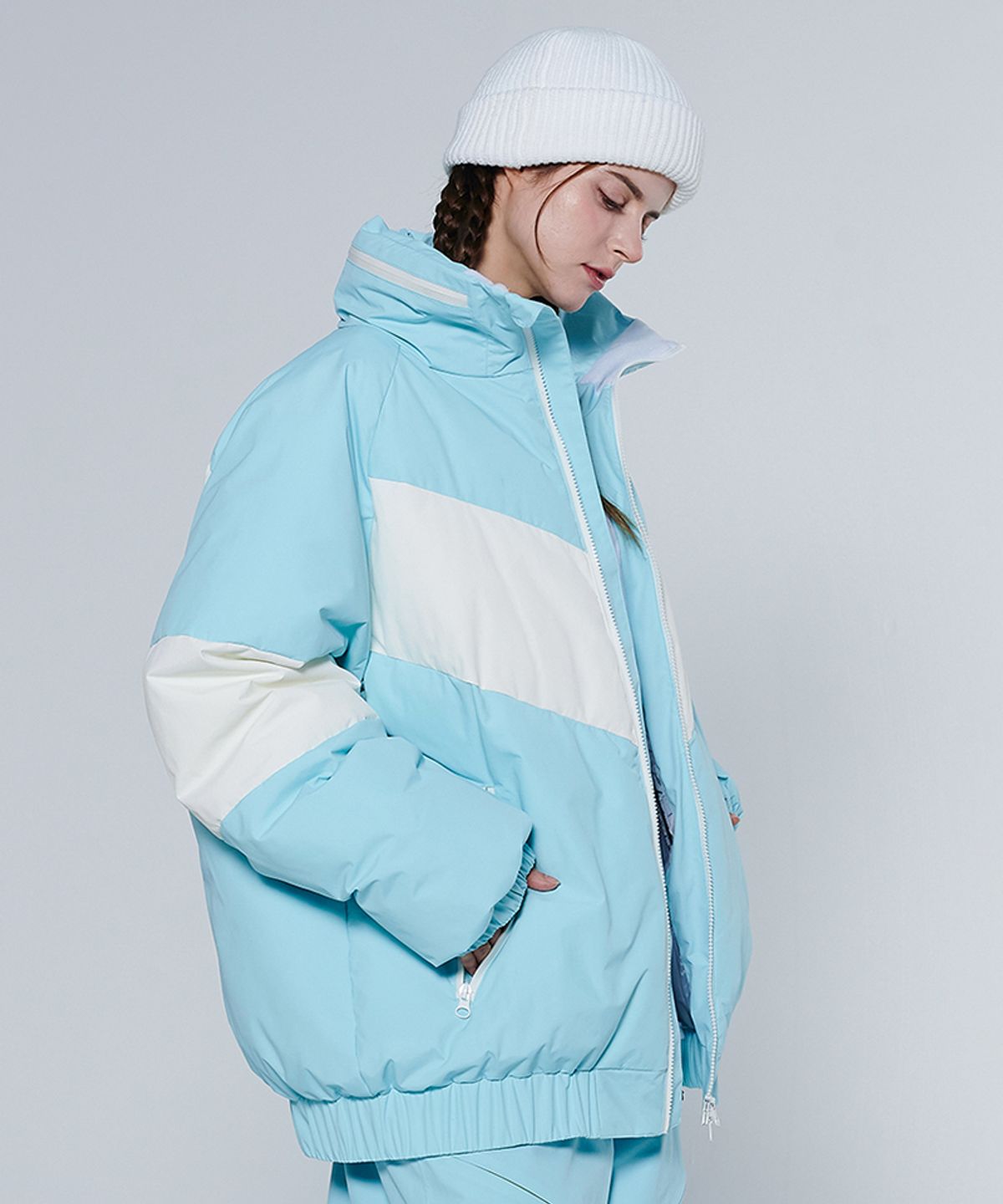 돌아우터웨어(DOLL OUTERWEAR) [DOLL X DUMDIDUM] 2425 베라 보드복 패딩 자켓 SKY BLUE 남녀공용