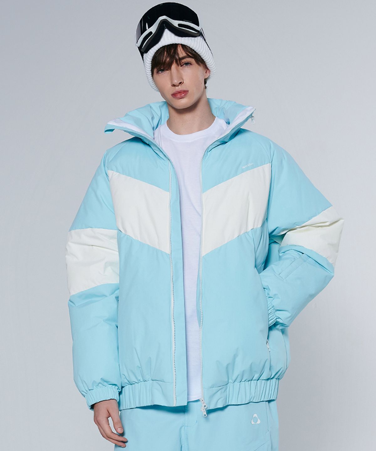 돌아우터웨어(DOLL OUTERWEAR) [DOLL X DUMDIDUM] 2425 베라 보드복 패딩 자켓 SKY BLUE 남녀공용
