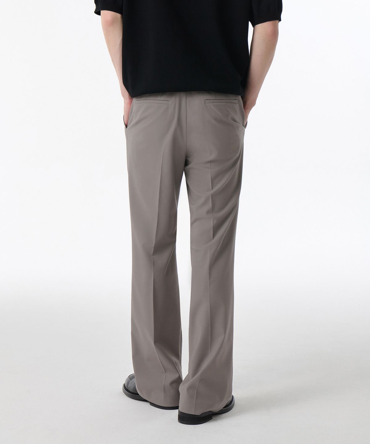 무신사 스탠다드(MUSINSA STANDARD) 휩코드 플레어 히든 밴딩 슬랙스 [그레이쉬 베이지]