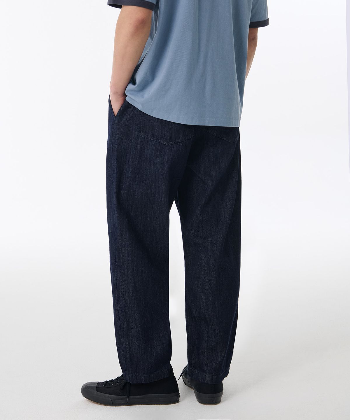 무신사 스탠다드(MUSINSA STANDARD) 린넨 라이크 루즈 테이퍼드 밴딩 데님 팬츠 [딥 인디고]