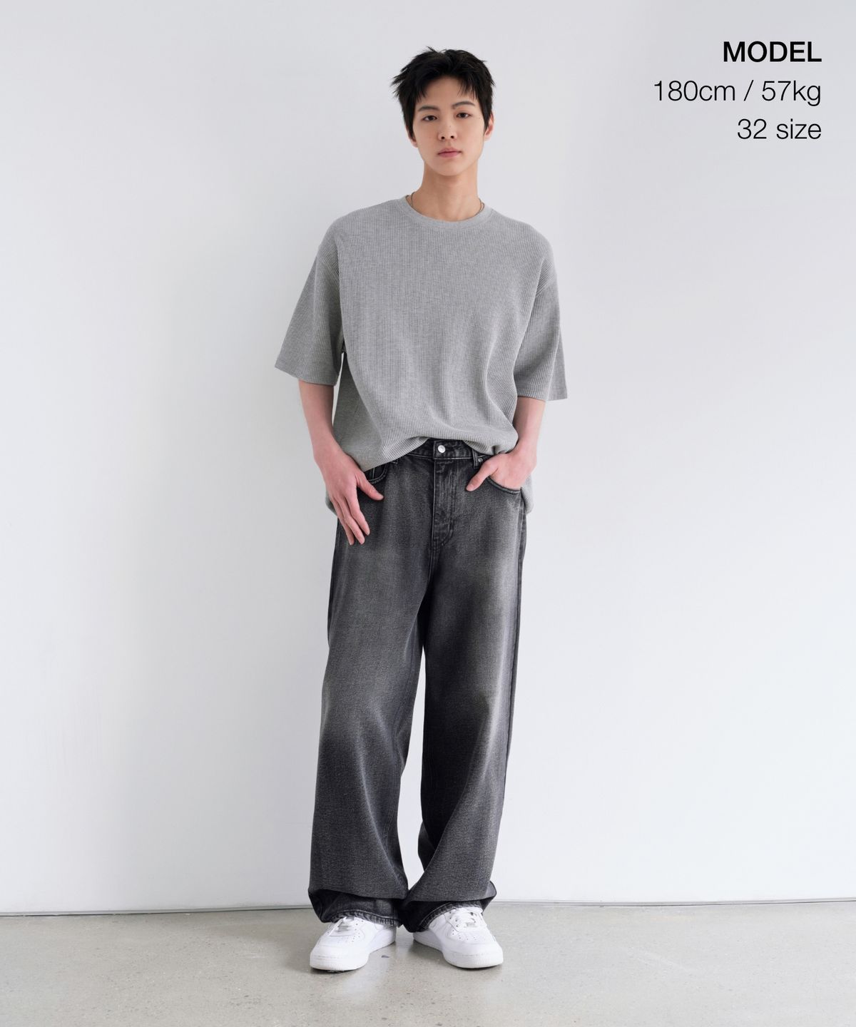 무신사 스탠다드(MUSINSA STANDARD) 스크럽 워시드 와이드 데님 팬츠 [워시드 블랙]