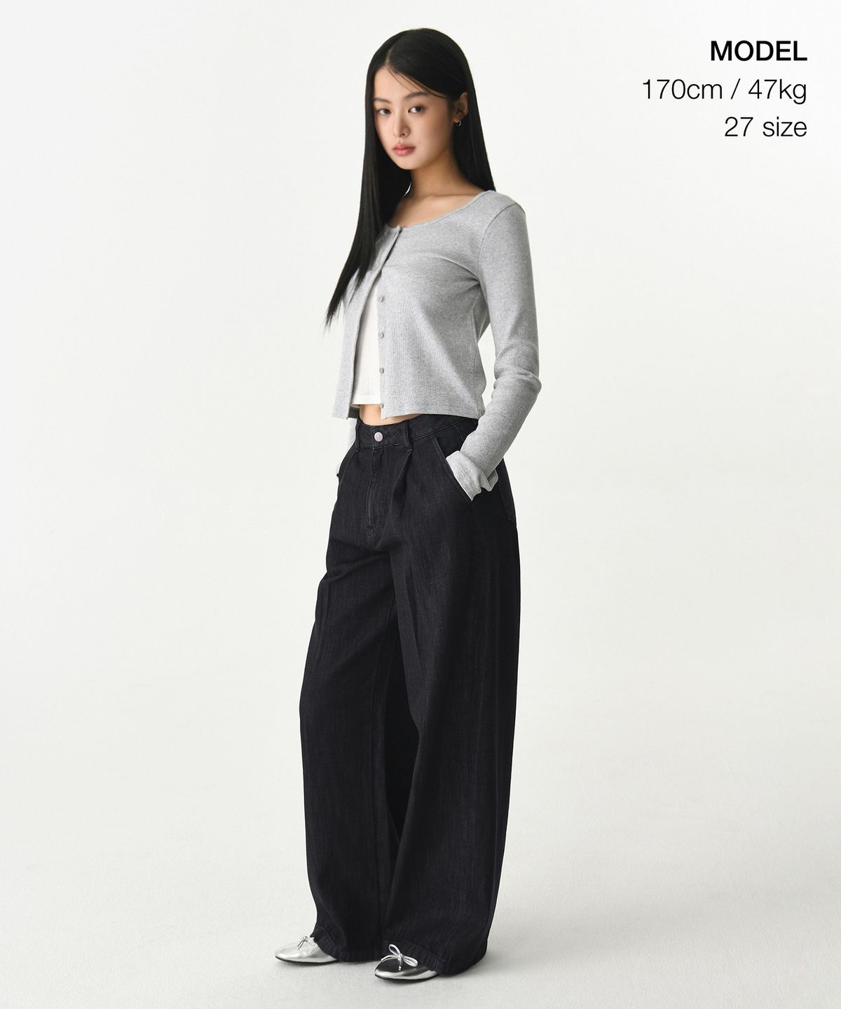 무신사 스탠다드 우먼(MUSINSA STANDARD WOMAN) 우먼즈 린넨 라이크 원 턱 엑스트라 와이드 데님 팬츠 [로우 블랙]