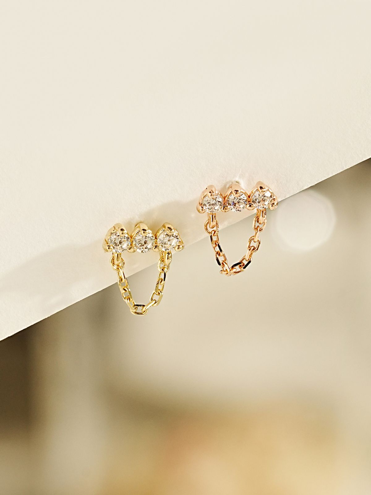 미니멀피어싱(MINIMALPIERCING) 14K 모이사나이트 다이아 스퀘어 체인 드롭 피어싱 귀걸이