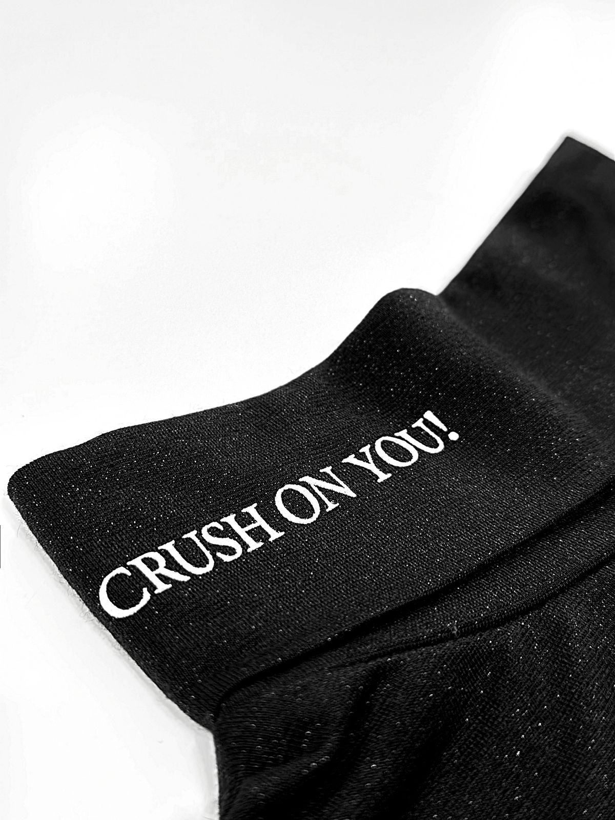 블랙크러쉬(BLACRUSH) Lettering Pearl Slim Turtleneck T-shirt