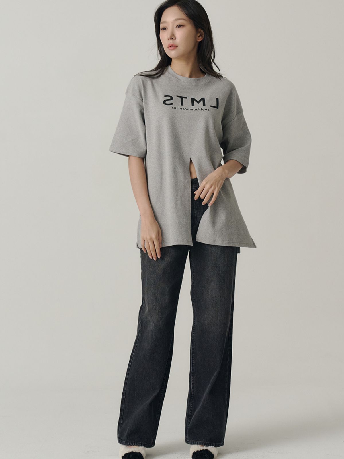 쏘리, 투 머치 러브(SORRY, TOO MUCH LOVE) Logo Multi Outfits Fleece T-shirt_Gray