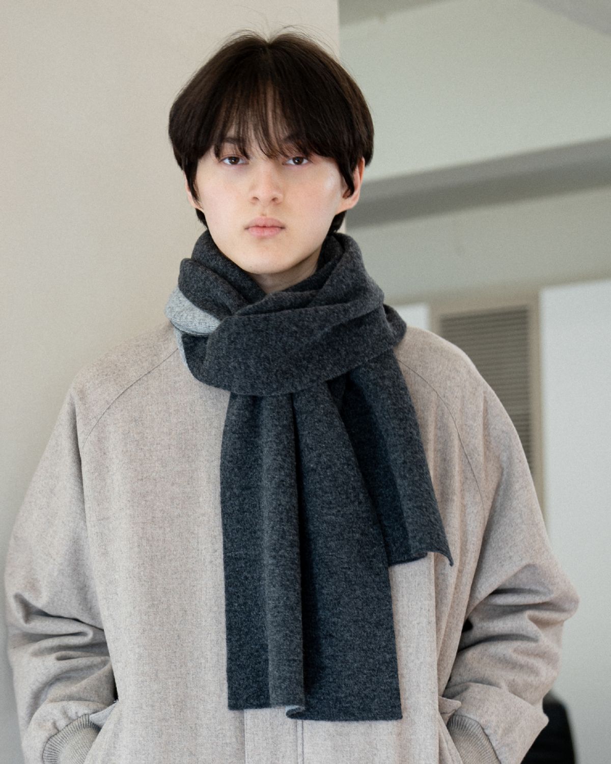 아스트레이(ASTLAY) Cash Blend Reversible Scarf (Chacoal / M.Cloud)