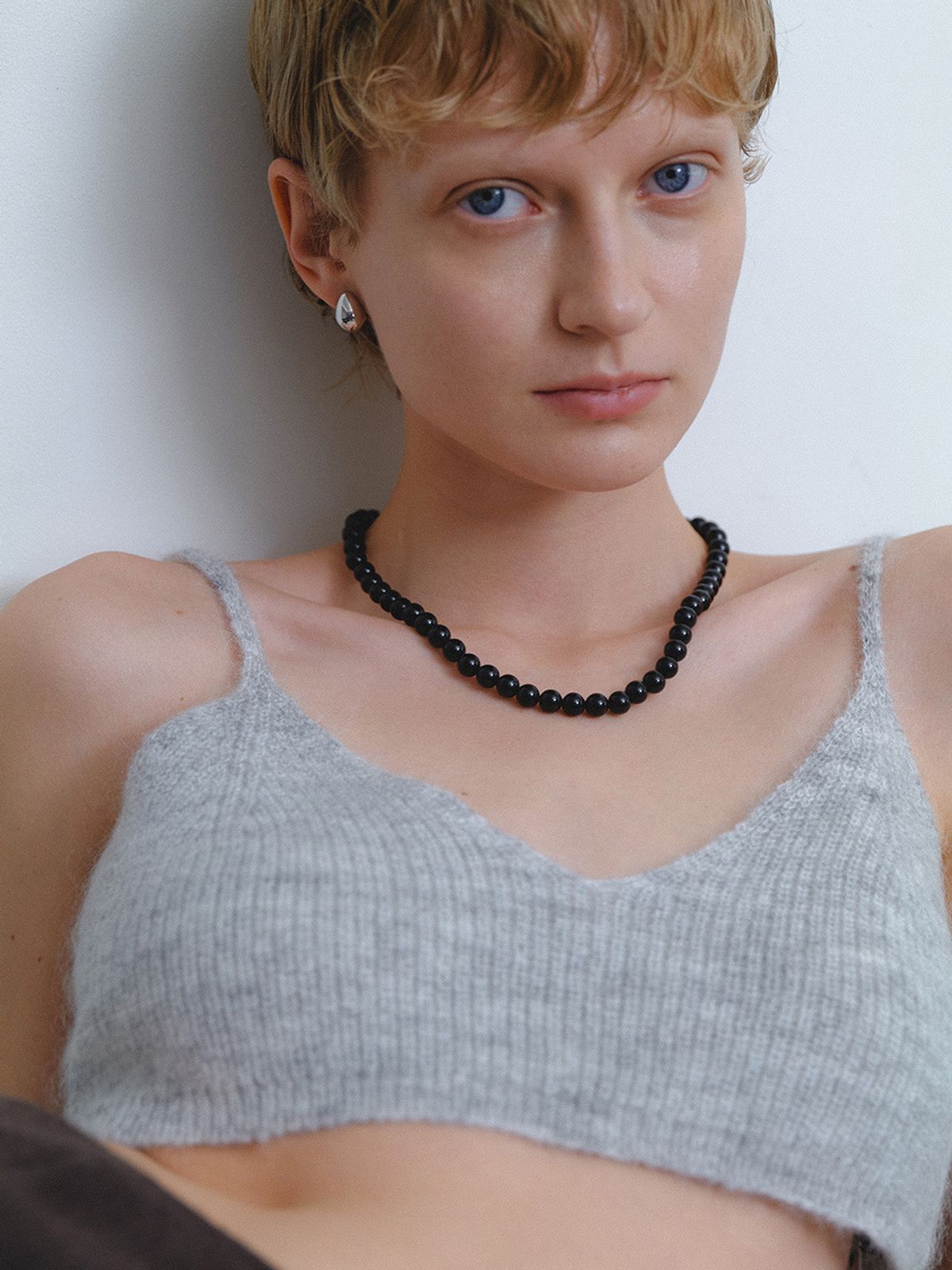 리엔느와르(leeENoir) Wave Toggle Onyx Necklace (6mm/8mm)