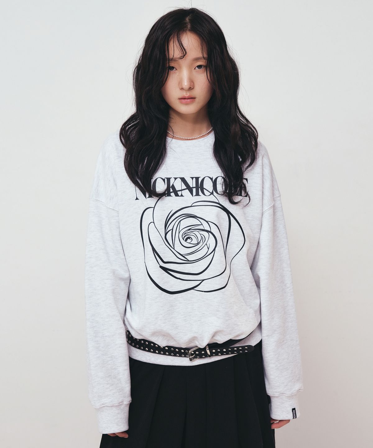 닉앤니콜(NICK&NICOLE) NICOLE ROSE PRINTING SWEATSHIRT_MELANGE BLACK