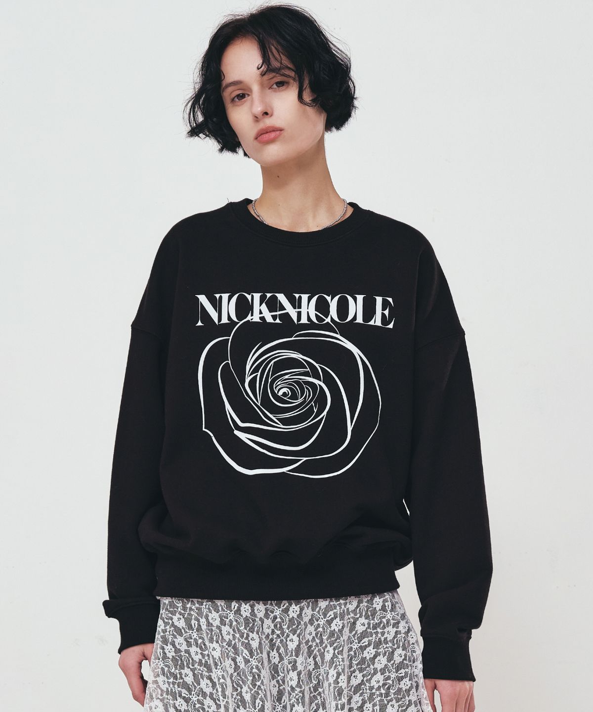 닉앤니콜(NICK&NICOLE) NICOLE ROSE PRINTING SWEATSHIRT_BLACK WHITE